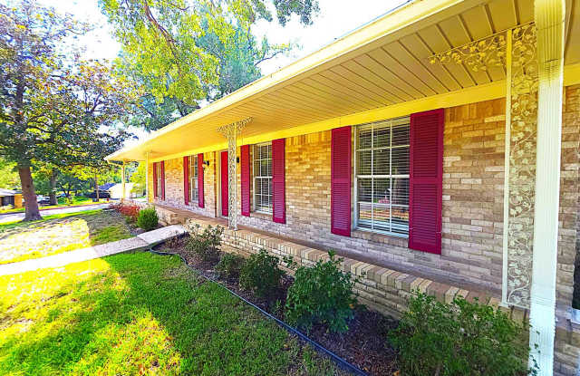 Charming 3-Bed / 2-Bath Home at 311 Savannah Drive, Tyler, TX 75703 Gallery 3