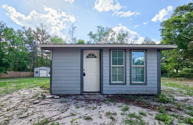Adorable 2/1 in Waldo - 13628 Northeast 146th Street, Waldo, FL 32694