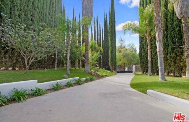 21315 MULHOLLAND Drive Gallery 3