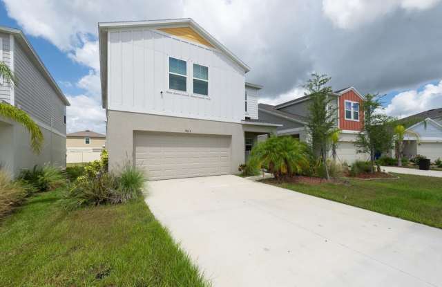 Modern 4-Bedroom Parrish Home with Bonus Loft & Open Living Space Gallery 3