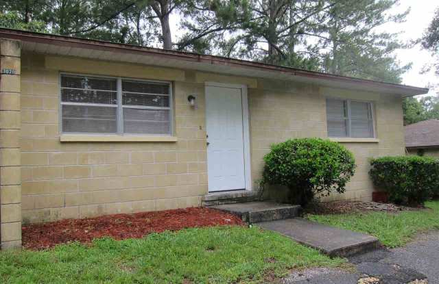 3020 NW 79 Court B - 3020 Northwest 79th Court, Alachua County, FL 32606