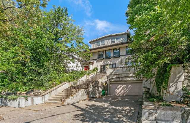400 W Franklin Avenue Gallery 1