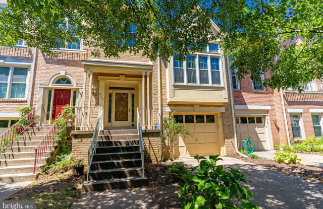 2162 KINGS GARDEN WAY - 2162 Kings Garden Way, Idylwood, VA 22043
