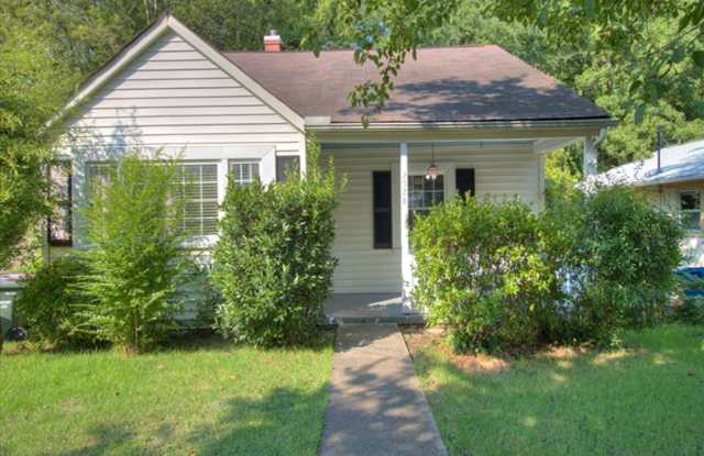 Charming Bungalow in Northgate Park With Bonus Room / Office And Fenced in Back Yard! photos photos