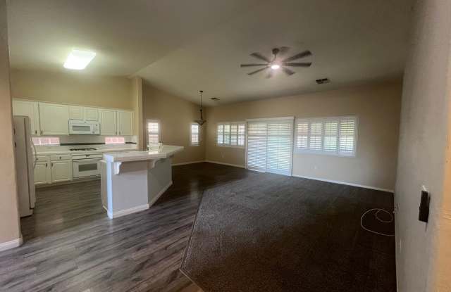 Spacious 3-Bedroom Home with Community Pool! Gallery 4