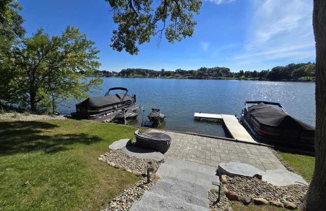 13915 Grandpoint Drive Gallery 2