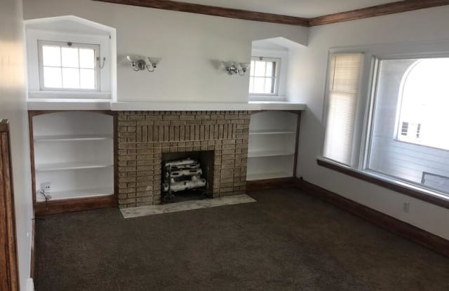 2613 Natchez Avenue - Upstairs Gallery 4