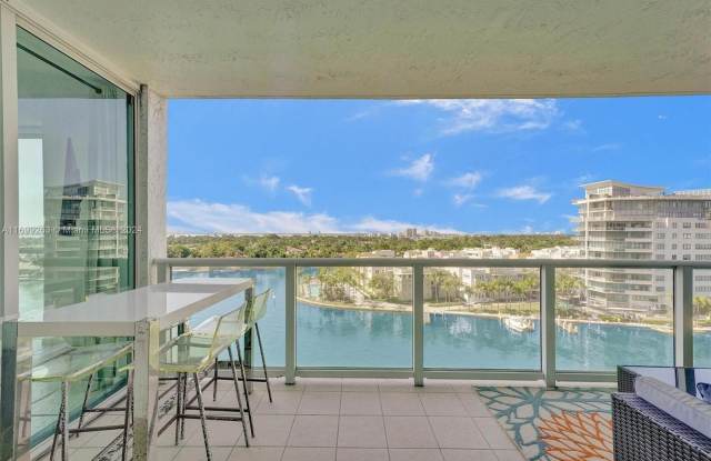 5900 Collins Ave photos photos