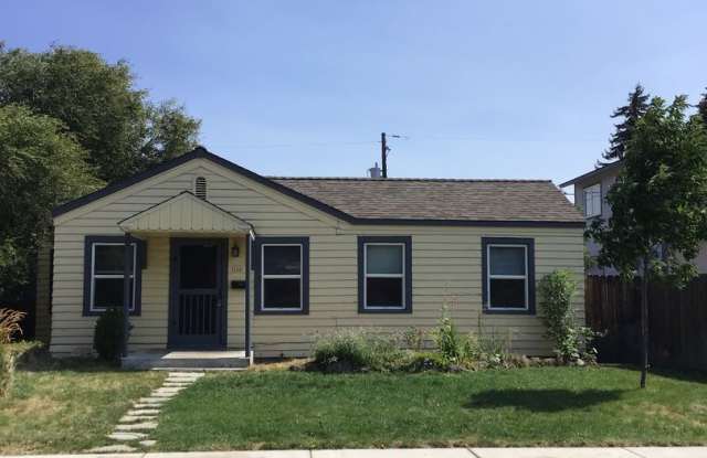 Darling SW Redmond Home for Rent! - 324 Southwest 12th Street, Redmond, OR 97756