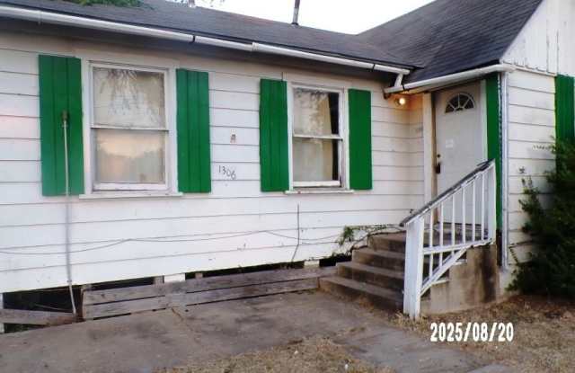 1306 N TYLER ST - 1306 North Tyler Street, Beeville, TX 78102