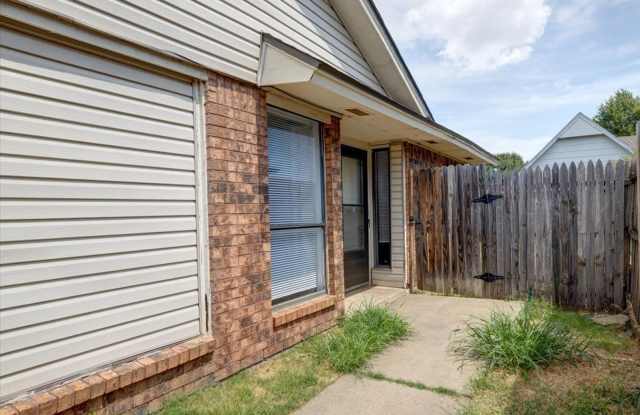 2 Bedroom 2 Bathroom 1 Car Garage (Council & SW 44th St) Gallery 3