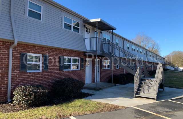 215-D Mayberry Ave-2BR/1BA-Mt. Airy APT!!! - 215 Mayberry Avenue, Mount Airy, NC 27030