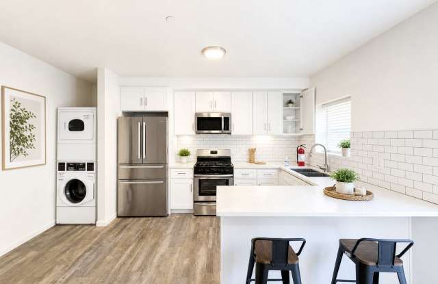 1201 W 36th Place - Co-Living Gallery 2