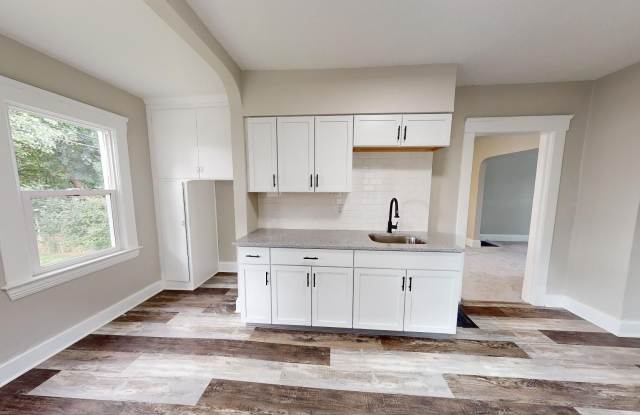 MARCH MADNESS MOVE IN SPECIAL!! Brooklyn Centre - 3 Bedroom Single Family Home - 1501 Botany Avenue, Cleveland, OH 44109
