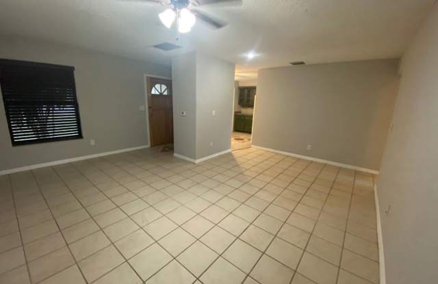 2 Bedroom 1 Bath Duplex in Winter Park for RENT! Gallery 4