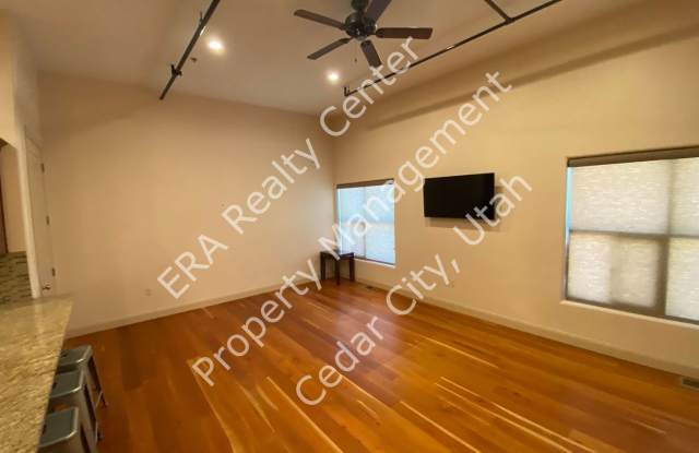 Furnished 2 bed / 1 bath Condo - Luxury Living North End of Town Gallery 4