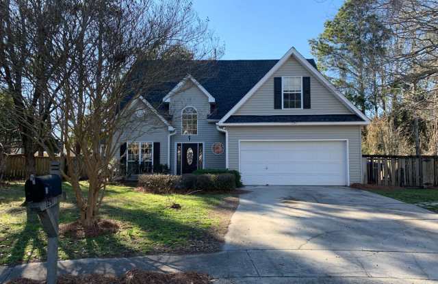 Spacious Three Bedroom Home in Mount Pleasant Gallery 1