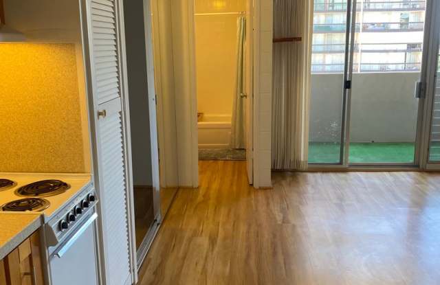 Conveniently Located Studio In Town - 824 Kinau Street, Honolulu, HI 96813