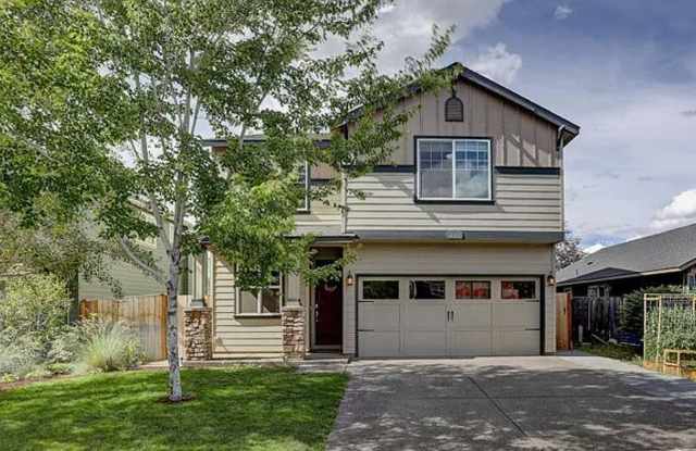 Unfurnished Beautiful 4-Bedroom + Office Home with Fenced Yard in NE Bend! Gallery 1