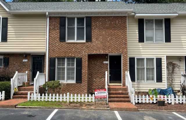 Location! Cozy Deck with view of Creek! Large Bedrooms! Washer/Dryer! photos photos