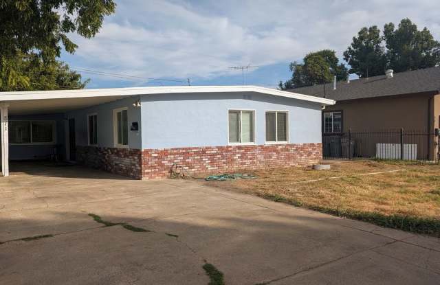 Great Looking 3bd / 1bth Single Family w/ huge yard! Gallery 3