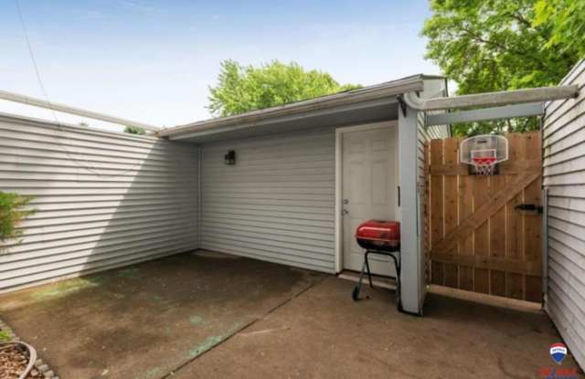 2720 Hawthorne Avenue East Gallery 3