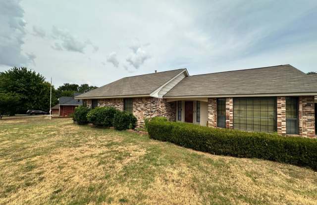 Spacious 3 Bedroom Home for Rent in Mustang! photos photos