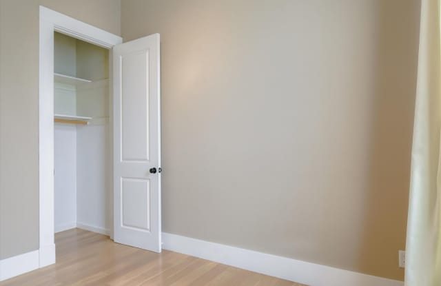 Completely Renovated Top Floor Unit in Victorian + Laundry in unit+ Contact for showing schedule! photos photos Completely Renovated Top Floor Unit in Victorian + Laundry in unit+ Contact for showing schedule! photos photos
