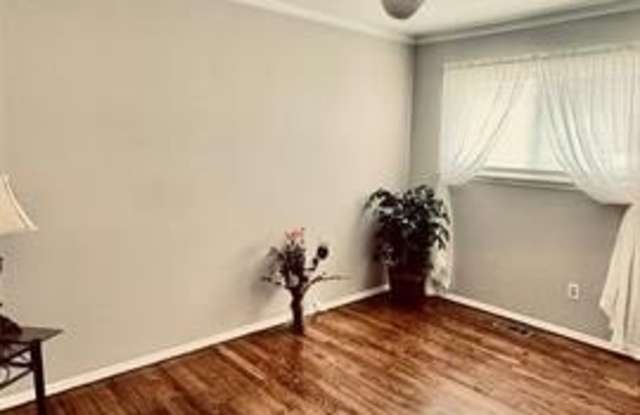 38022 LYNDON Street Gallery 4