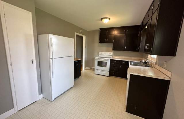 Spacious 4 bedroom bathroom stand-alone home. photos photos Spacious 4 bedroom bathroom stand-alone home. photos photos