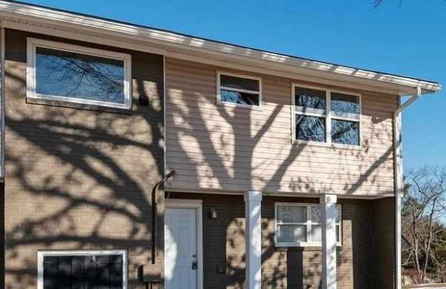 2050 NIKE Drive unit: 7 photos photos