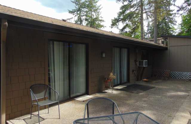 Charming and Unique 1 Bedroom Cottage in Lake Villas Condo Community! - 4030 West Lake Sammamish Parkway Northeast, Redmond, WA 98052