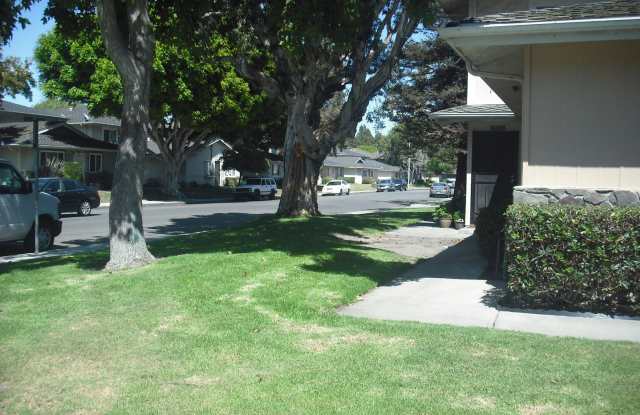 Nicely Upgraded Corner Townhouse photos photos