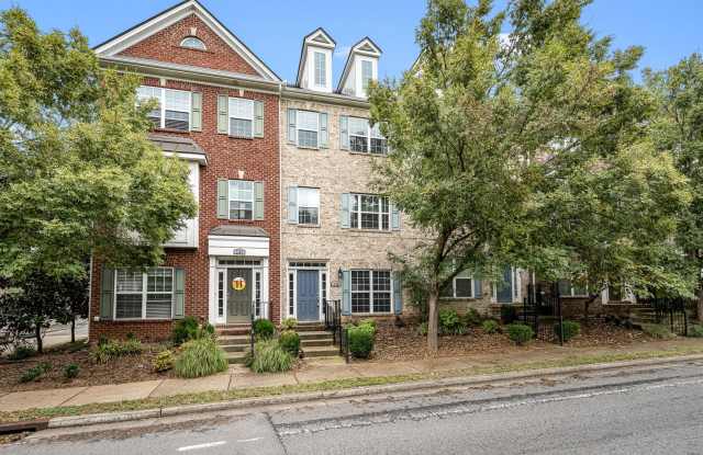 Luxury Townhome at the Boulevard - 2118 Middle Tennessee Boulevard, Murfreesboro, TN 37130