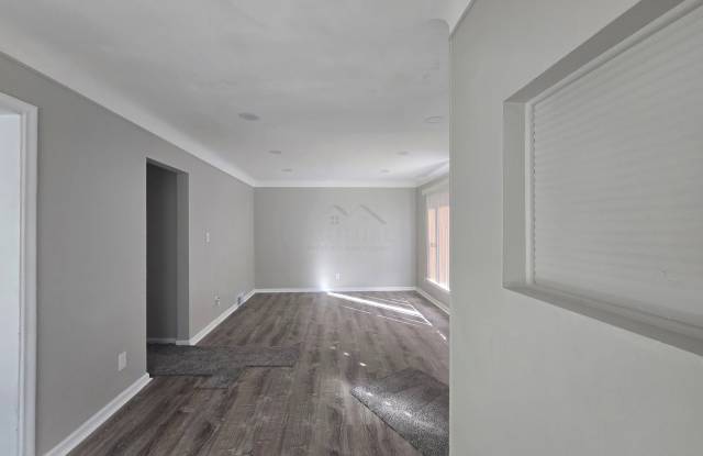11741 West Parkway Street Gallery 4
