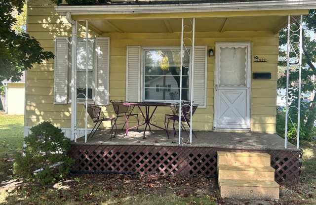 ALL UTILITIES INCLUDED 2 Bedroom 1 Bath Home for Rent – $1,500/mo Gallery 3