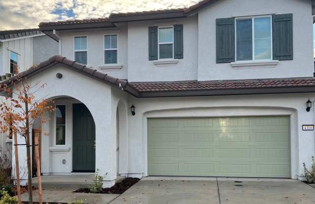 Newer 4 Bedroom Solar Home in Rocklin! Easy Access to I-80! photos photos