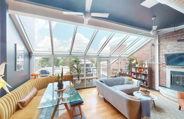 Stunning Penthouse Two Bedroom W/Private Balcony, Parking Included on Church Street! Gallery 1