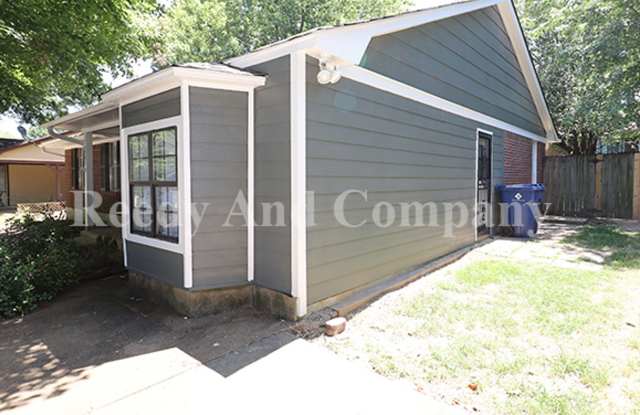 Welcome to 3285 Mayfair Drive! Gallery 4
