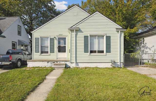 3 bedroom Eastpointe $1200 - 22127 Saxony Avenue, Eastpointe, MI 48021