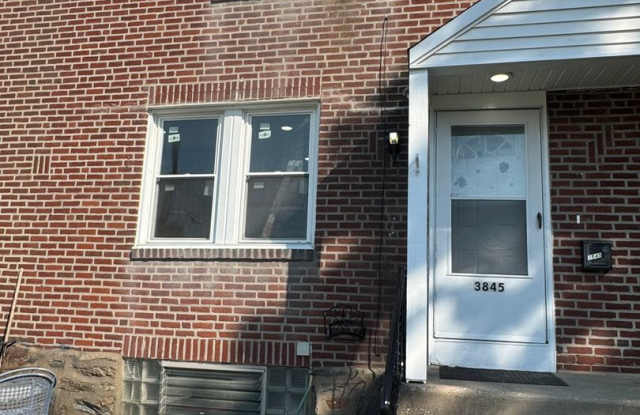 Beautiful Row Home in th heart of Drexel Hill photos photos