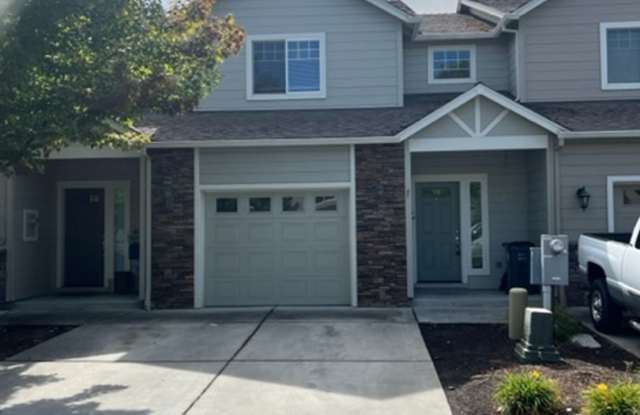 3 BEDROOM TOWNHOME/ FENCED YARD/ ATTACHED GARAGE photos photos