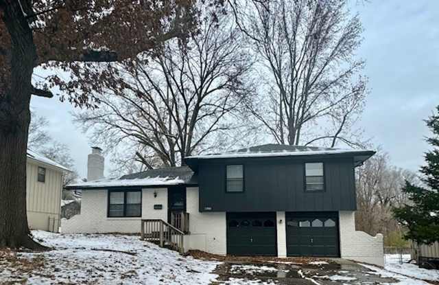 Spacious 3BR 2BA Home w/ Oversized 2-Car Garage photos photos