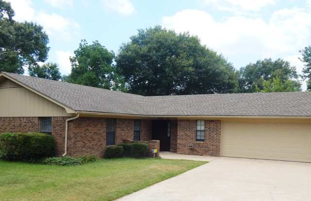 Cozy! Three Bedroom Home in White House ISD! photos photos