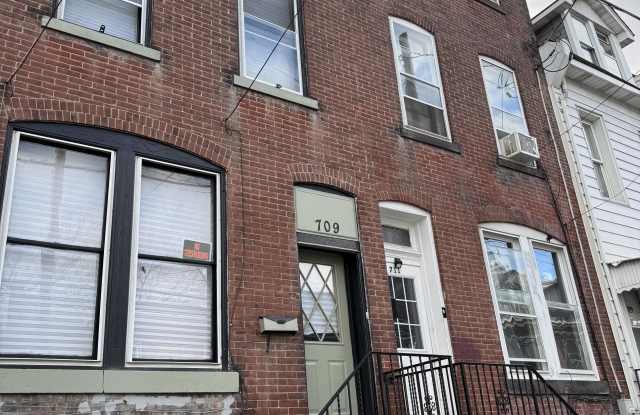 709 W Norwegian St - 709 West Norwegian Street, Pottsville, PA 17901