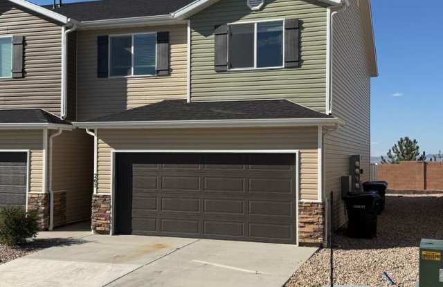 3 Bed 2 1/2 Bath Townhome Gallery 4