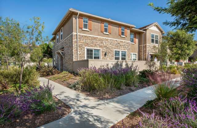4-Bedroom End-Unit Condo in The Village at Los Carneros w/ AC + Attached 2 Car Garage! Gallery 1