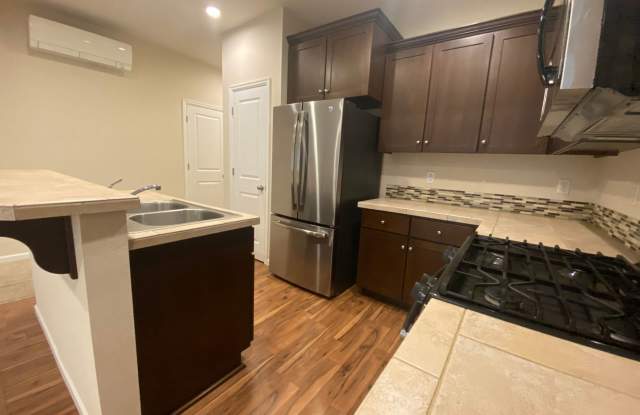 3 Bedroom Sherwood Townhome in Cedar Brook Neighborhood! Gallery 4