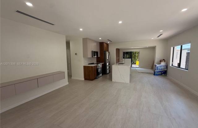 3680 NW 16th Street, Miami, FL 33125 - 1724 Gallery 3