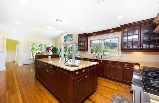 235 Centre Island Road Gallery 4